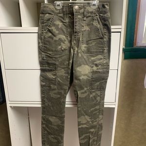 Camouflage skinny jeans
